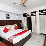 Collection O Galaxy Hotel Near Omaxe Celebration Mall