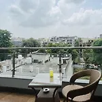 Bluo 1Bhk Suite - Balcony, Lift, Gym, Parking