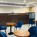 Saltstayz Select - Golf Course Road & Sector 57