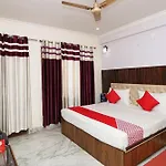 Collection O Galaxy Hotel Near Omaxe Celebration Mall