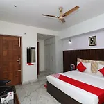 Collection O Galaxy Hotel Near Omaxe Celebration Mall