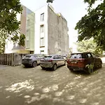 Saltstayz Select - Galleria Market & Golf Course Road
