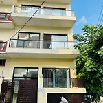 Bluo Modern 1Bhk - Dlf Galleria