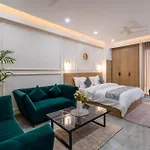 Elegent Studio On Golf Course Road @ Sterling