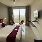 Saltstayz Studio Apartment - Near Artemis & Medanta Hospital