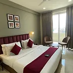 Saltstayz Studio Apartment - Near Artemis & Medanta Hospital