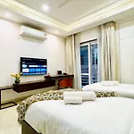 Bluo Luxury Stay - Medicity - Balcony, Tub, Gym Tt