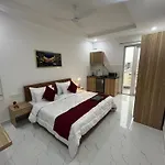 The Lodgers Studio Apartment Infront Of Artemis Hospital Gurugram