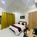 The Lodgers Studio Apartment Infront Of Artemis Hospital Gurugram