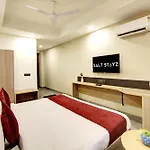 Saltstayz Premier - Cyber Hub
