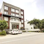 Saltstayz Premier - Cyber Hub