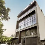 Saltstayz Select - Unitech Cyber Park