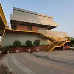 Luxury Studio Apartment With Private Balcony By Sterling Services