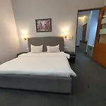 Mallenzo Suites Dlf Phase 1