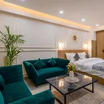Elegent Studio On Golf Course Road @ Sterling