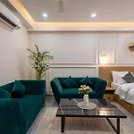 Elegent Studio On Golf Course Road @ Sterling