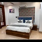 Hotel Rajmahal Suits