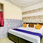 Spot On Maa Gyatri Guest House