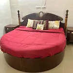 2 Rooms And Huge Hall For Parties