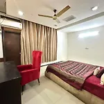 2 Rooms And Huge Hall For Parties