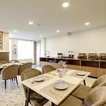 Saltstayz Select - Golf Course Road