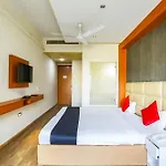 Collection O Comfort Residency Near Medanta Hospital Near Omaxe Celebration Mall
