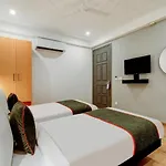 Akshay Home Stay