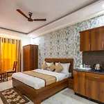 Hotel Gill Comfort Inn - Close To Medanta, Artemis And Fortis Hospital