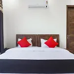 Collection O Green Leaf Residency
