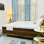 Funtastic Ac Rooms Near Medicity