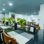 Bedchambers Luxury Apartment Near Golf Course Road