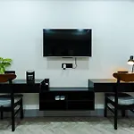 Bedchambers Luxury Apartment Near Golf Course Road