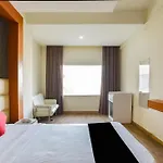 Collection O Comfort Residency Near Medanta Hospital Near Omaxe Celebration Mall