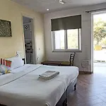 Nuab House - Near Fortis, Max, Medanta, Paras Hospitals And Huda Metro