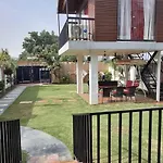 Courtyard By Palm -3Bkh Mini Farm House