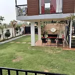 Courtyard By Palm -3Bkh Mini Farm House
