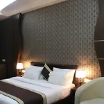 Royal Residence On Golf Course Road