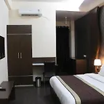 Royal Residence On Golf Course Road