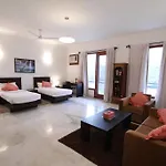 Luxury Suites And Hotels-Parkfront