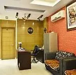 Oyo Premium Near Dlf Square Building