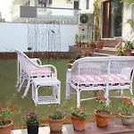 Luxury Suites And Hotels-Parkfront