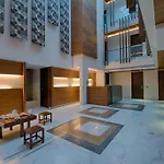 Stately Suites Nh8