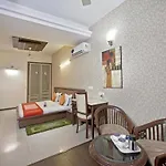 Oyo 2216 Hotel Live Inn