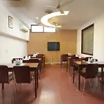 Oyo 2216 Hotel Live Inn