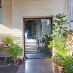 Oyo 2216 Hotel Live Inn