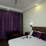 Oyo Premium Sikandarpur Metro 2