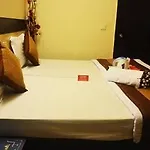 Oyo Rooms Sikanderpur Metro