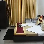 Oyo Rooms Sikanderpur Metro