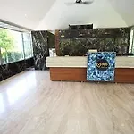 Oyo Premium Sector 14 Delhi Road Gurgaon