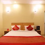 Oyo 10889 Hotel Green Residency